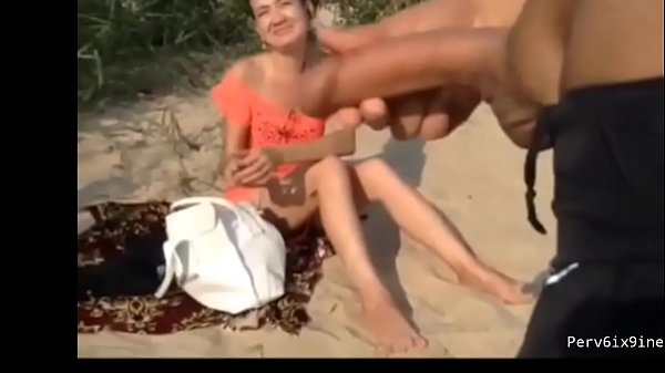 Dick flash devant femme plage elle a aimé!