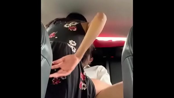 Je rencontre en ligne et baise sur un parking